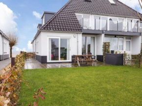 Apartment located directly on the Sneekermeer